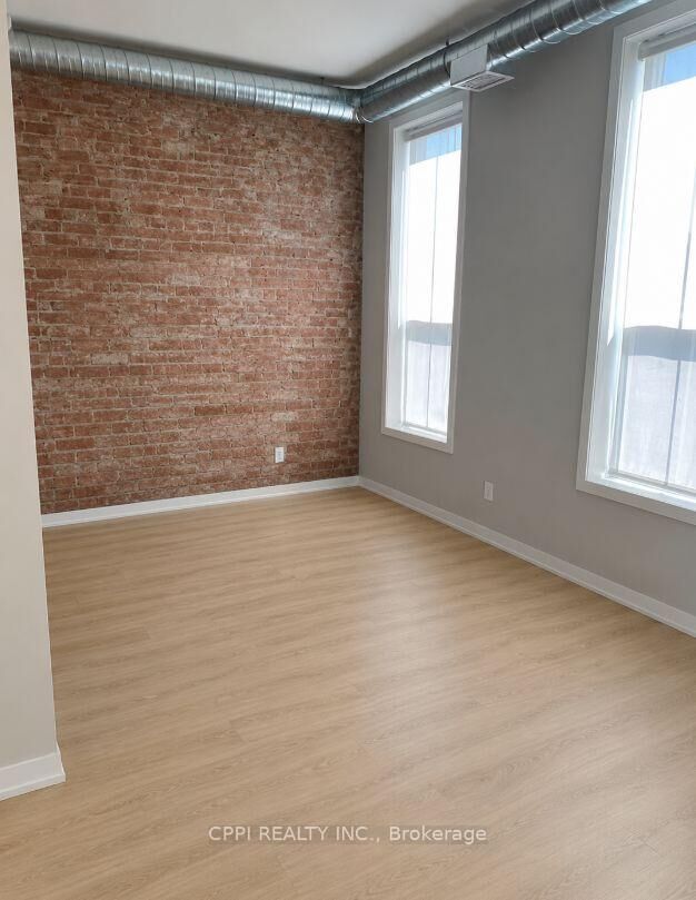 Property Photo: 140 Simcoe Street 209 ON K9H 0K5