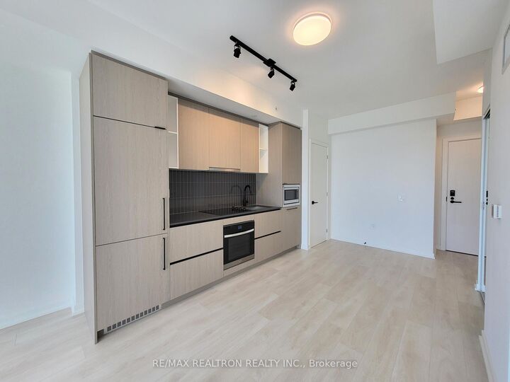 Property Photo:  10 Graphophone Grove 1302  ON M6H 0E5 