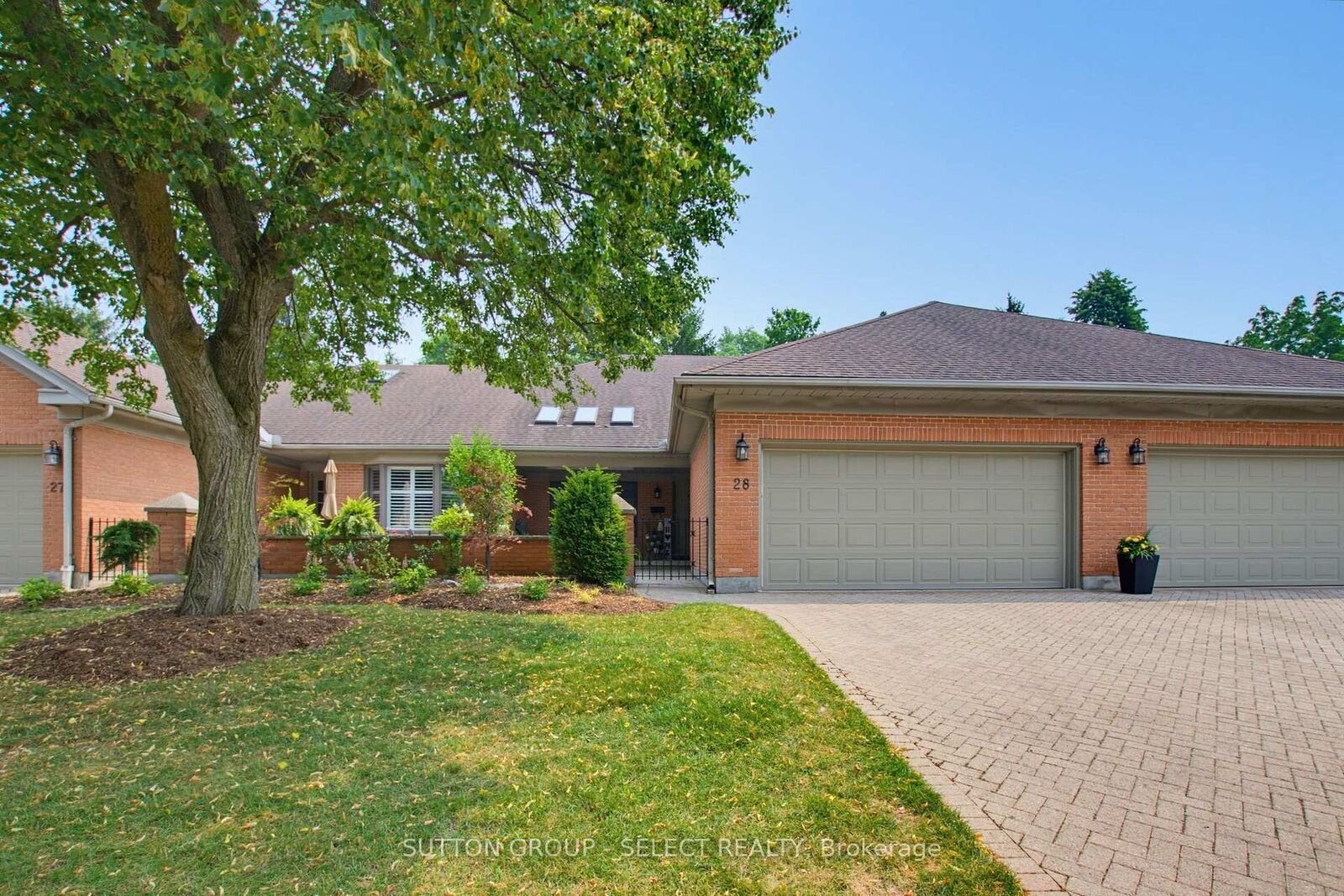 Property Photo: 40 Quinella Drive 28 ON N6K 4K9