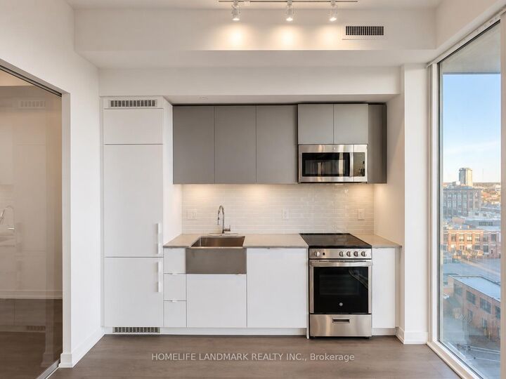 Property Photo: 270 Dufferin Street 905 ON M6K 0H8