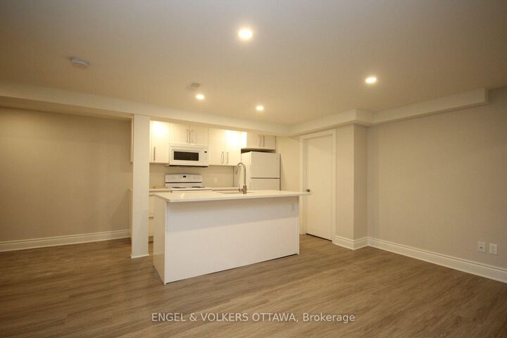 Property Photo: 2073 Alton Street B ON K1G 1X3