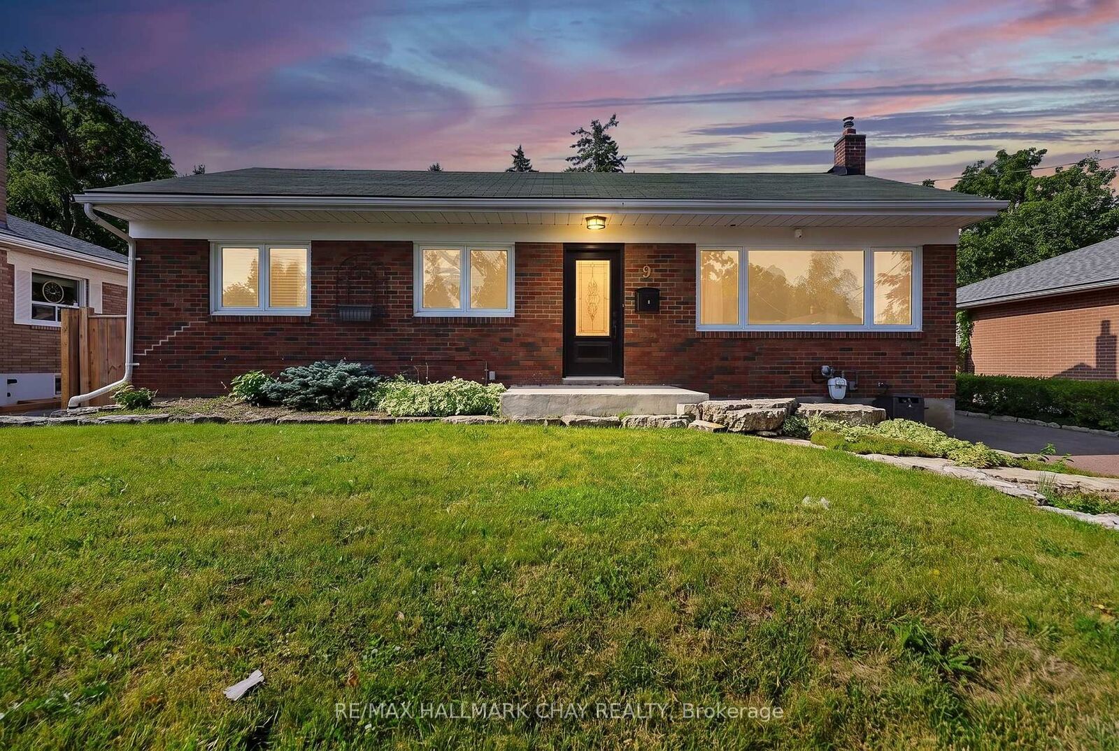 Property Photo: 9 Melrose Avenue ON L4M 2A5