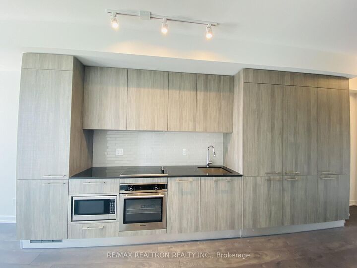 Property Photo: 3 Gloucester Street 3611 ON M4Y 0C6