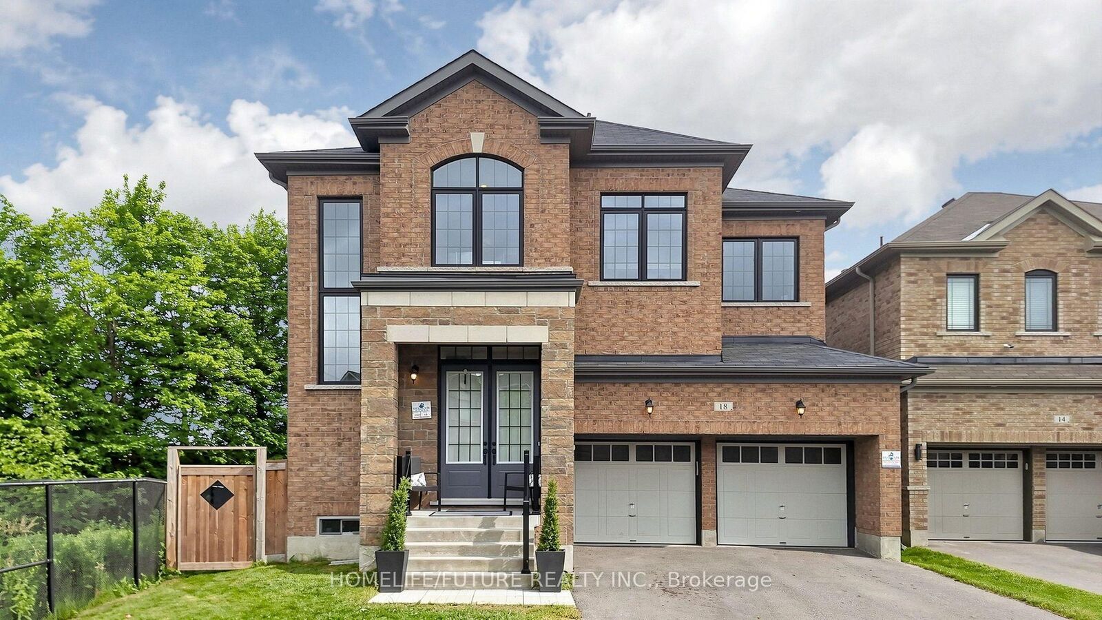 Property Photo: 18 Ken Betz Court ON L4A 4P5