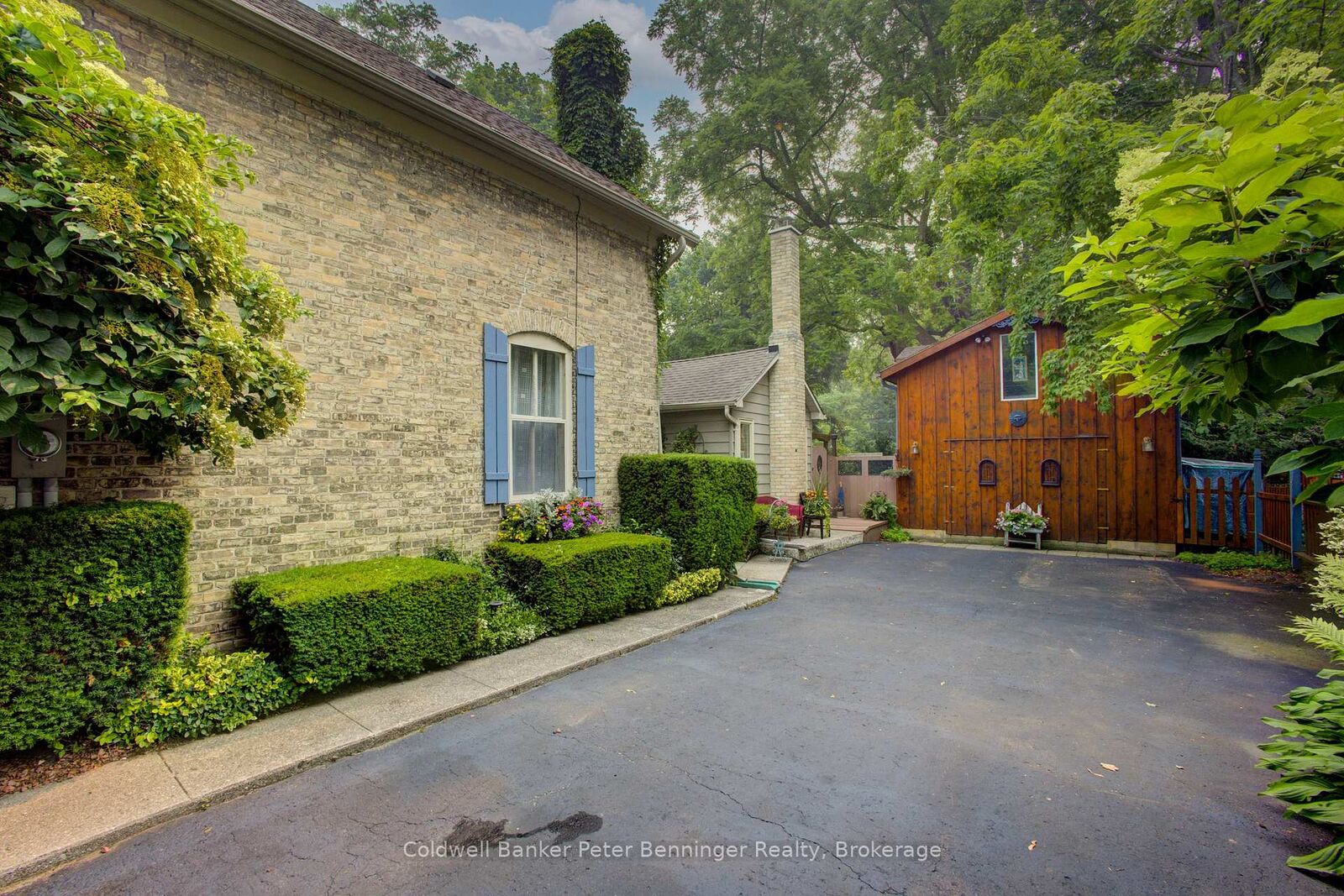 Property Photo: 817 Olde Victoria Street ON N2Z 2B4