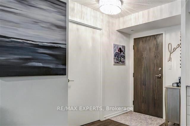 Property Photo: 68 Abell Street 552 ON M6J 0B1