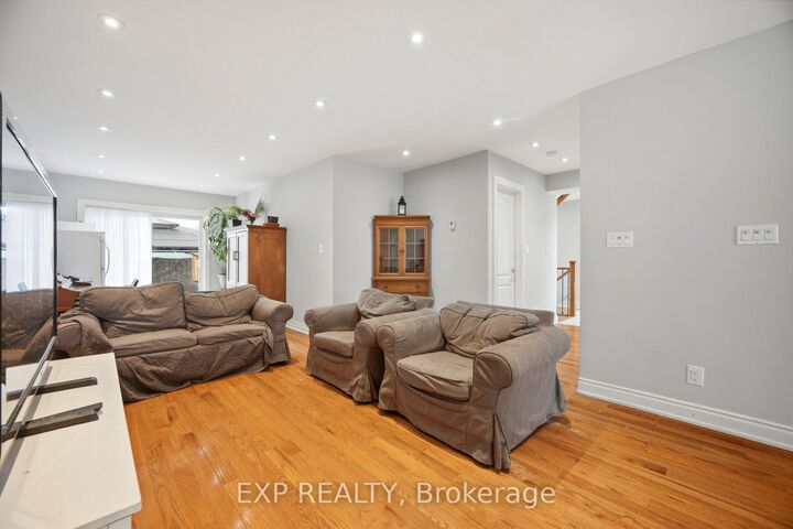 Property Photo: 274 Demaine Crescent ON L4C 2W5