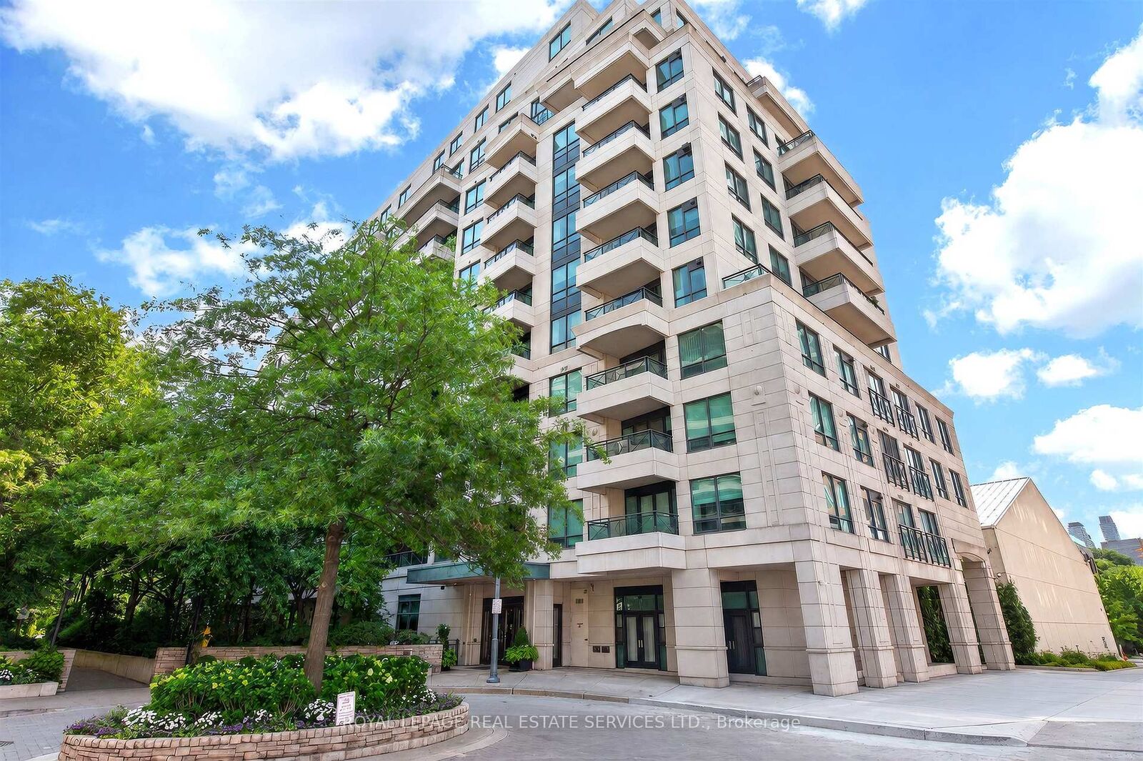 Property Photo: 25 Scrivener Square 401 ON M4W 3Y6