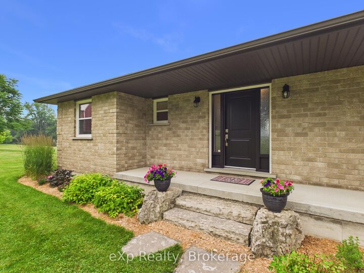 Property Photo: 207 Edmund Street ON N0G 1C0
