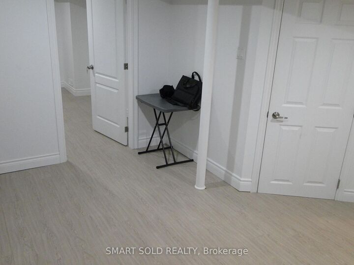 Photo de la propriété: 54 Muirlands Drive Basement ON M1V 2B4