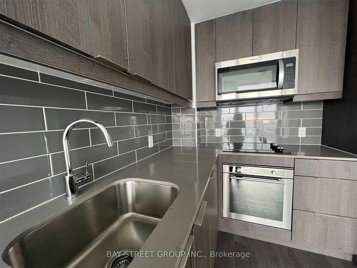 Property Photo: 32 Forest Manor Road 1109 ON M2J 0H2