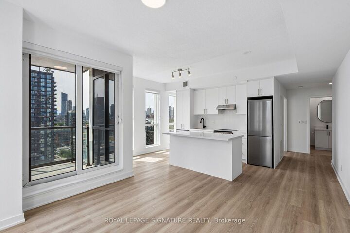 Property Photo: 170 Sumach Street 1806 ON M5A 0C3