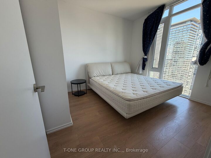 Property Photo: 75 St Nicholas Street 3202 ON M4Y 0A5