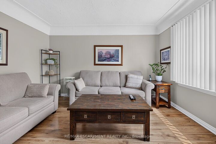 Property Photo: 206 East 13th Street ON L9A 3Z7