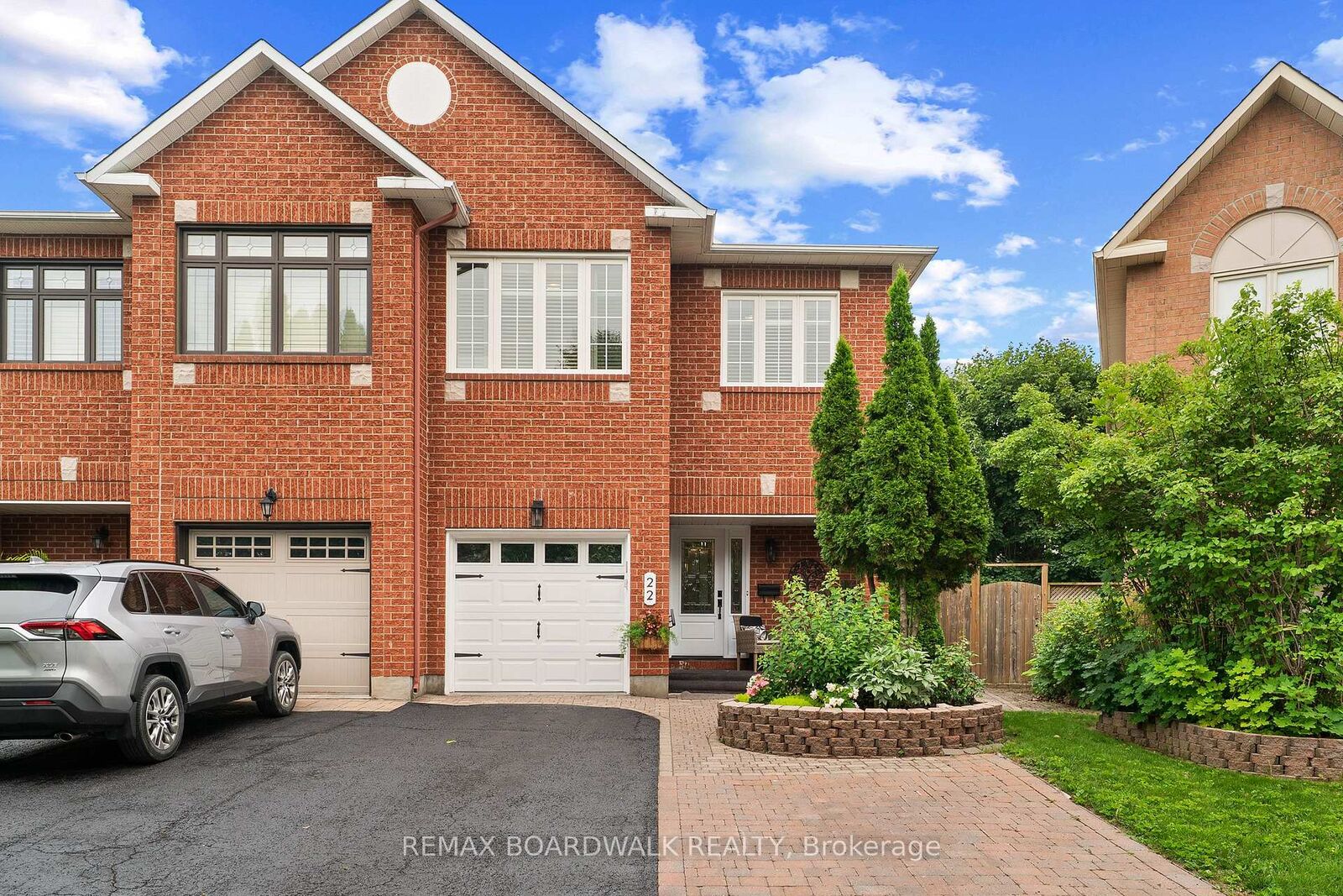 Property Photo: 22 Eagleview Street ON K2M 2R3