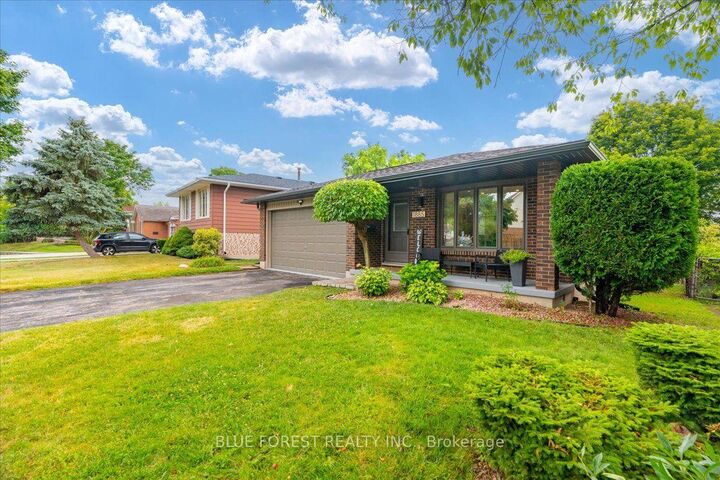 Property Photo: 1885 Aldersbrook Road ON N6G 3R4