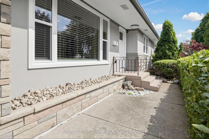 Property Photo: 27 Patricia Drive ON L2M 4P2