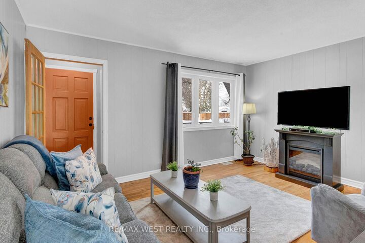 Property Photo: 15 Millwood Road ON N0B 1T0
