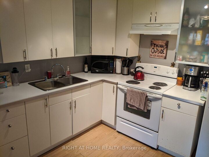 Property Photo: 264 Monarch Park Avenue 5 ON M4J 4S7