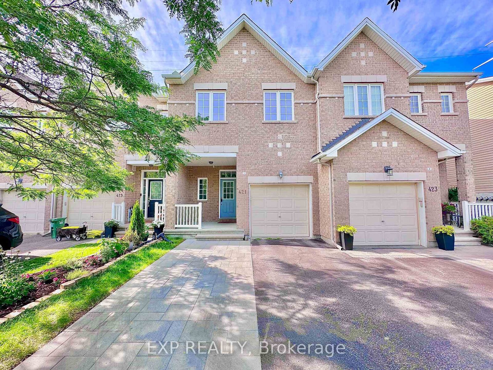 Property Photo: 421 Foxhall Way ON K2M 2H1