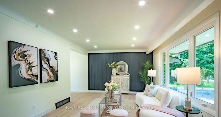 Property Photo: 4682 Pinedale Drive ON L2E 6M8