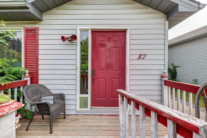 Photo de la propriété: 37 Melanie Drive ON N5H 3G6