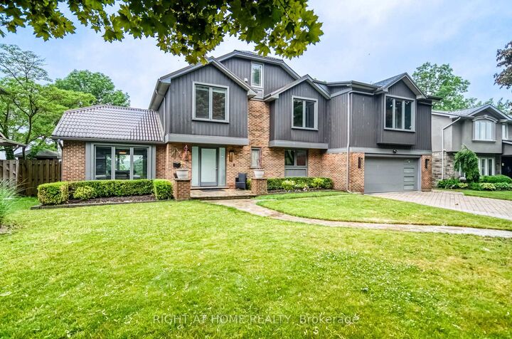 Property Photo: 44 Royal Henley Boulevard ON L2N 4S1