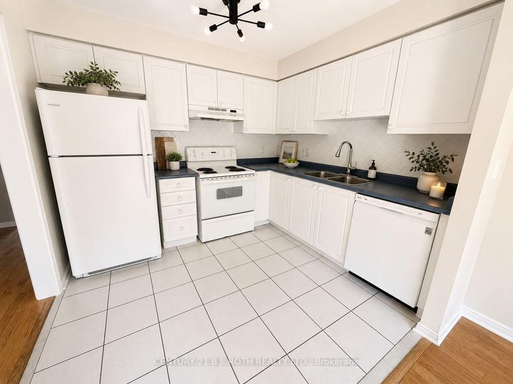 Property Photo:  66 Sprucedale Way 66  ON L1N 9T9 