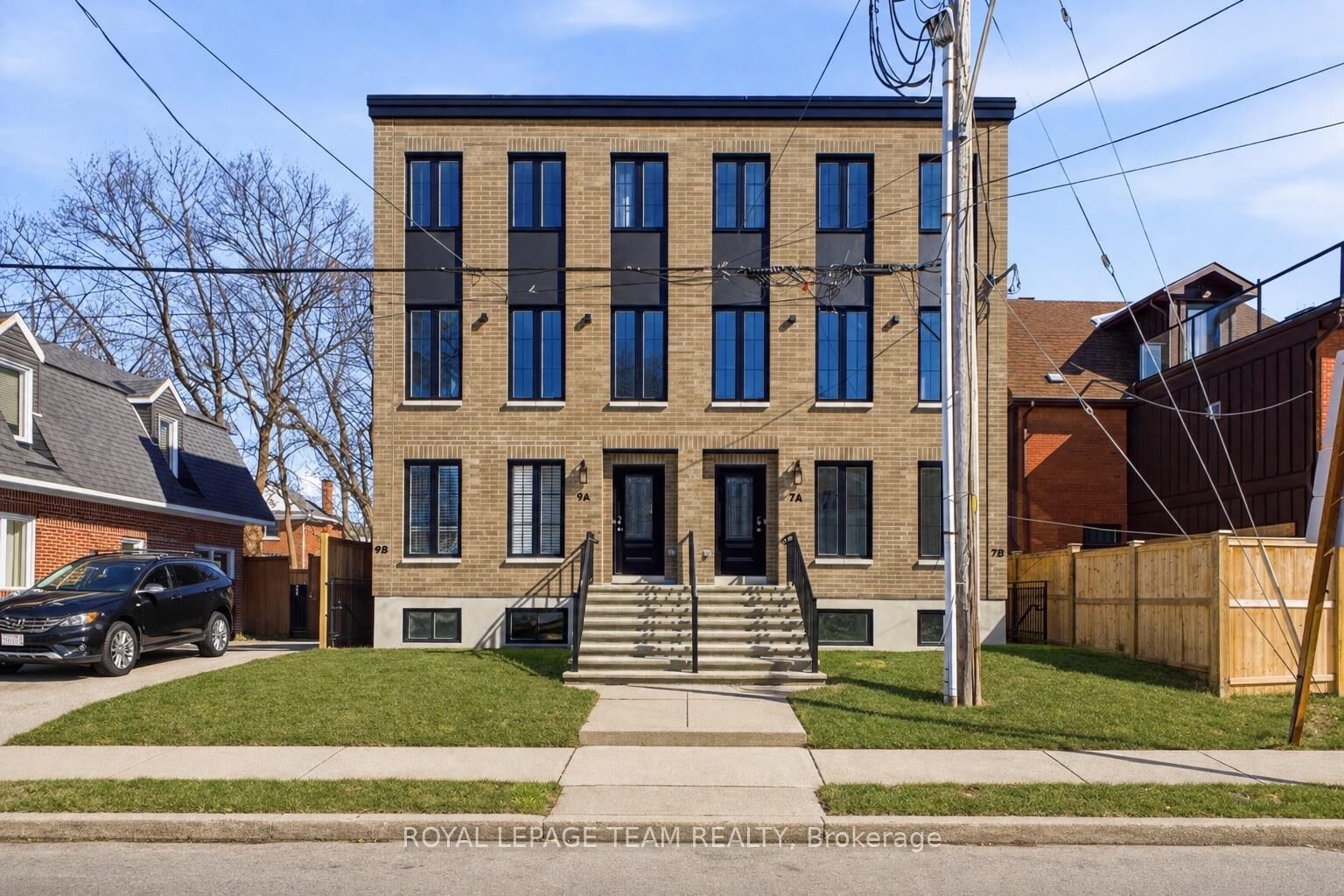 Property Photo: 7 Gwynne Avenue B ON K1Y 1X1