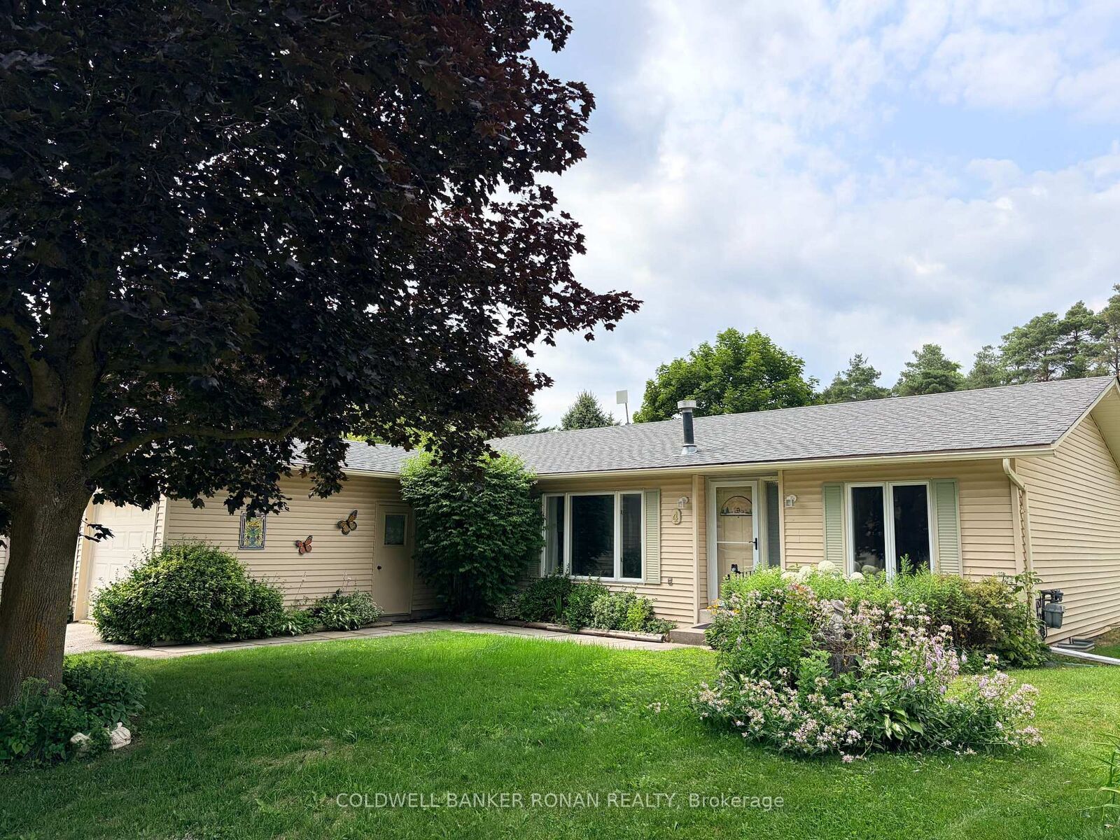 Property Photo:  4 Tecumseth Pines Drive  ON L0G 1W0 