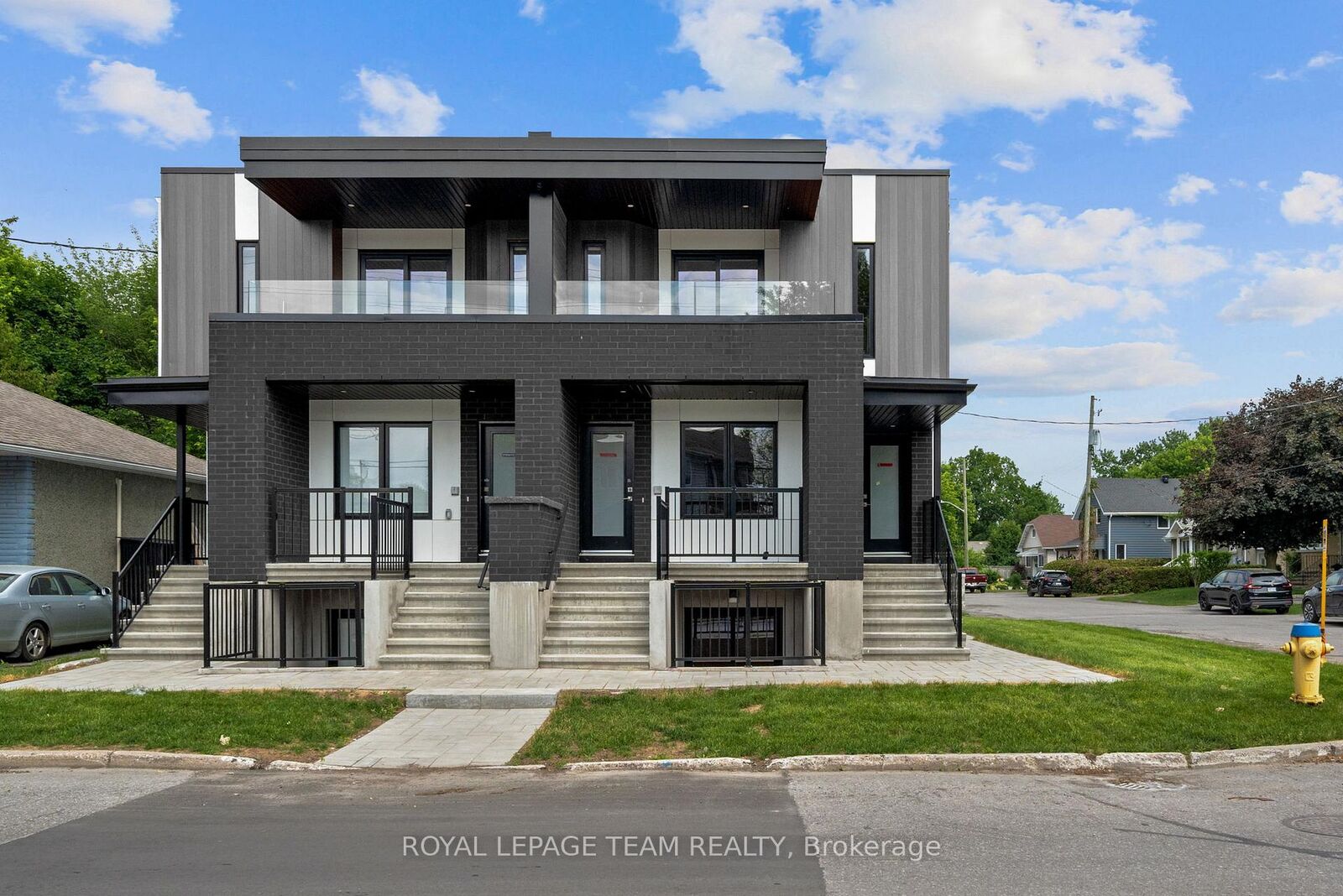 Property Photo:  998 Hollington Street Main  ON K1Z 6K6 