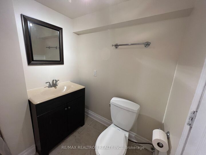 Property Photo: 428 Paliser Crescent N ON L4C 1R6