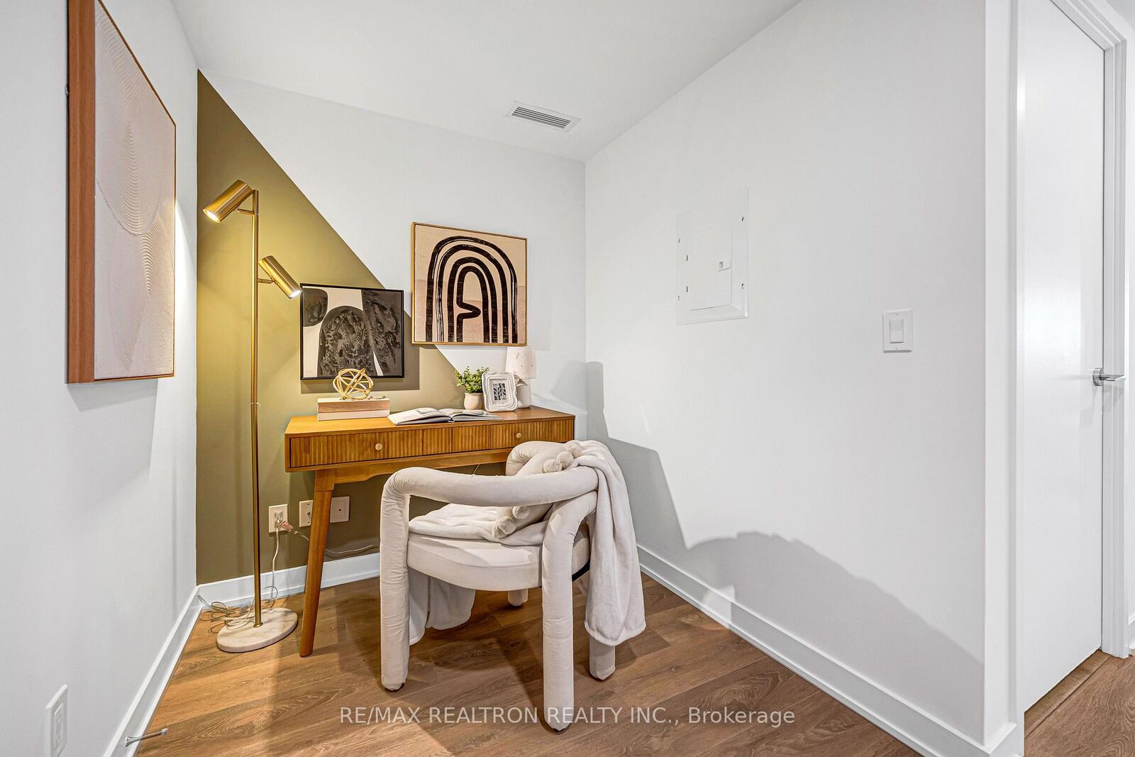 Property Photo:  18 Maitland Terrace 1409  ON M4Y 0H2 