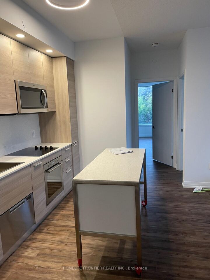Property Photo: 75 Canterbury Place 516 ON M2N 2N1