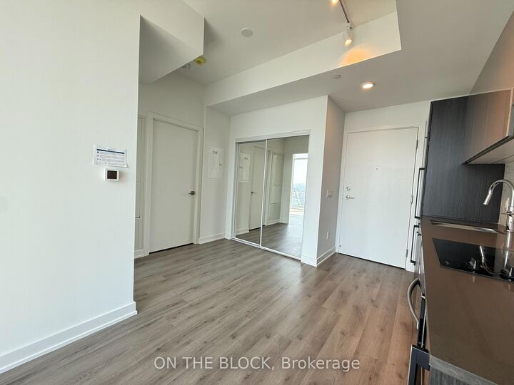 Property Photo: 252 Church Street Ph17 ON M5B 0E6