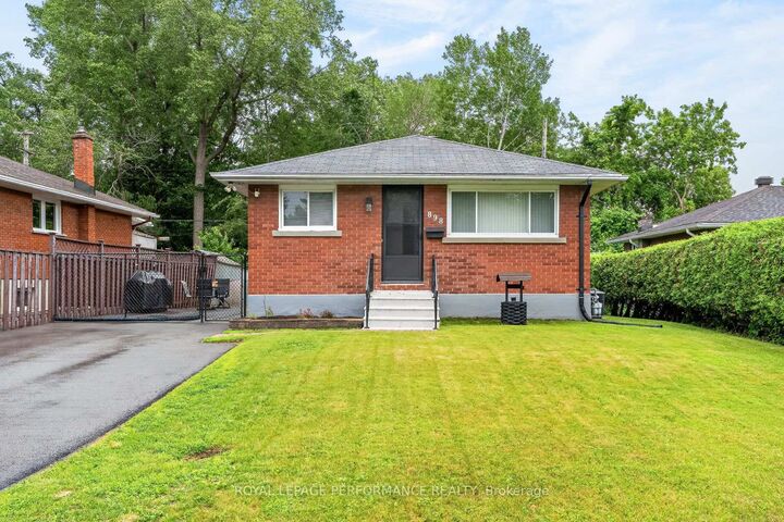 Property Photo: 898 Charleswood Avenue ON K1K 0W3