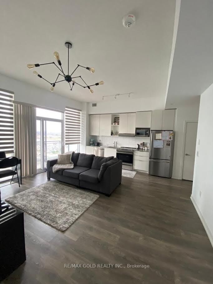 Property Photo:  2520 Eglinton Avenue W 1404  ON L5M 0Y4 