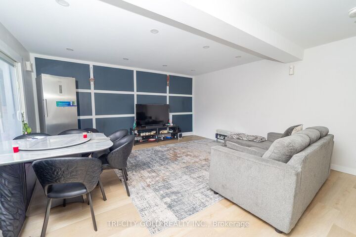 Property Photo: 3 Holmstead Court ON L6S 1R9