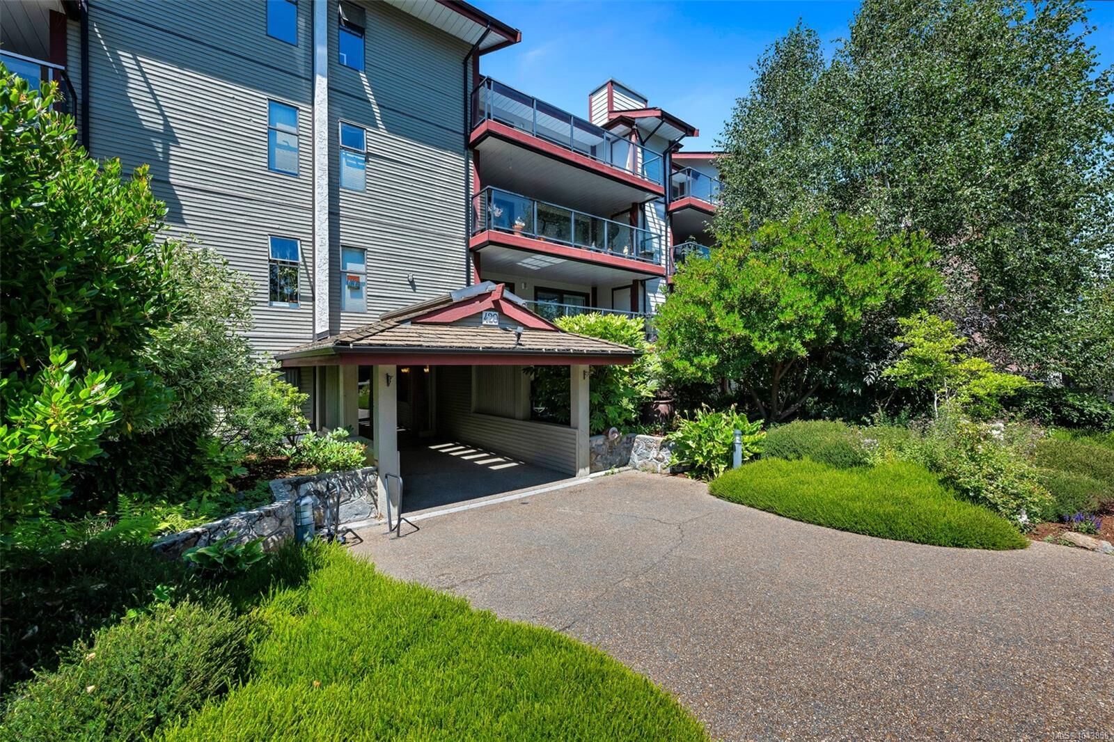 Property Photo: 420 Parry St #204 BC V8V 2H7