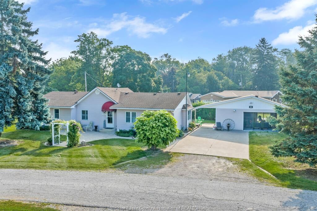 Property Photo: 290 Wawa Crescent ON N0R 1G0
