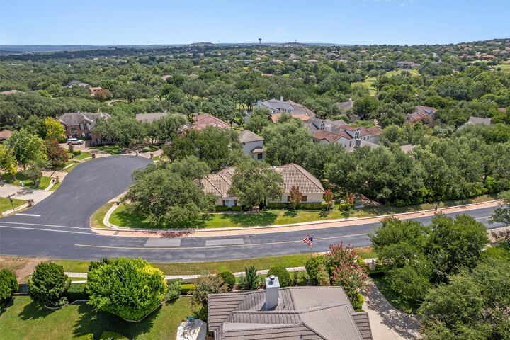 Property Photo:  2 Jasperwood Court  TX 78738 