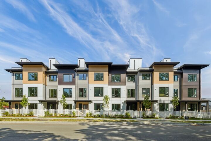 20434 72 Avenue 5 — photo 1