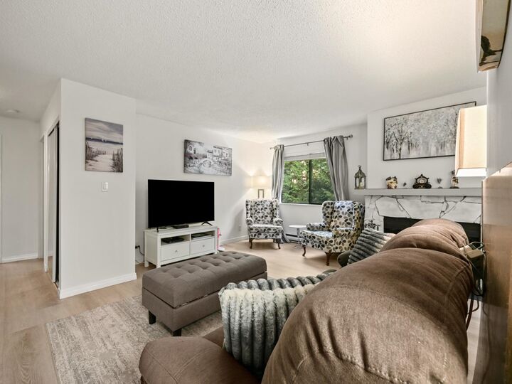 Property Photo: 7095 133B Street 202 BC V3W 8A3