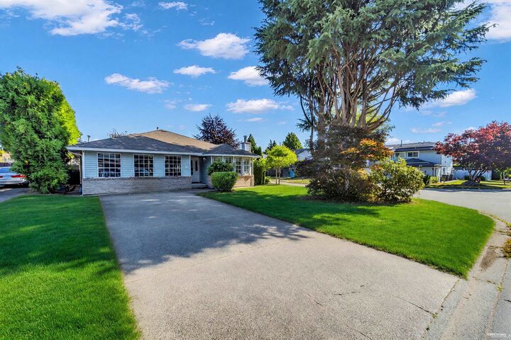 Property Photo: 15447 92A Avenue BC V3R 9B2