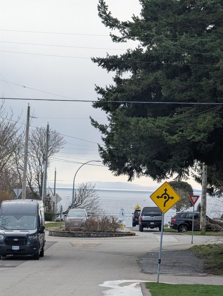 Property Photo: 15482 Semiahmoo Avenue BC V6B 1R4