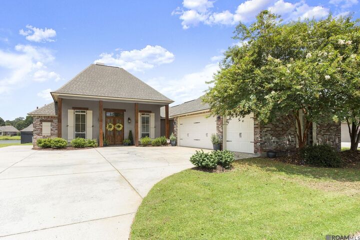 Property Photo: 4850 Alice Louise Dr LA 70739