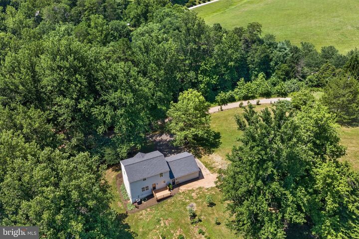 Property Photo: 507 Staton Lane VA 20106