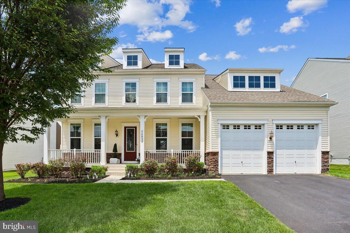 Property Photo: 24839 Chestnut Creek Court VA 20105