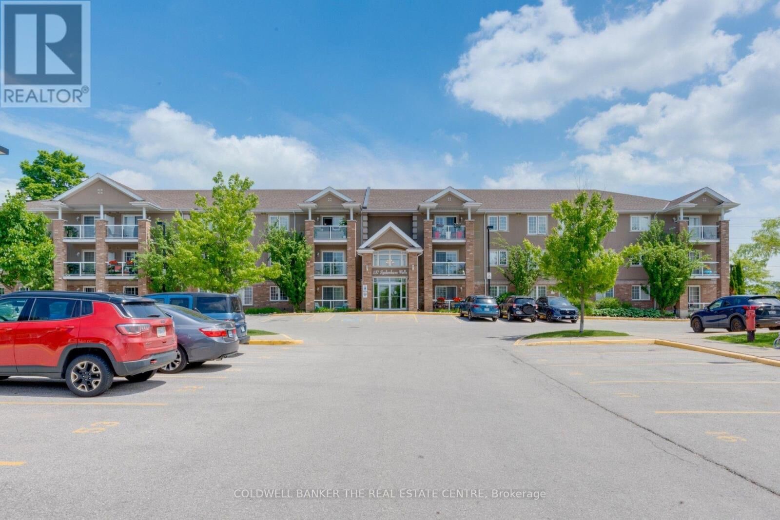 Property Photo:  137 Sydenham Wells Drive 15  ON L4M 0G7 