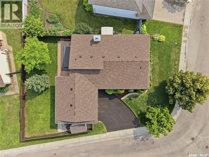 Property Photo: 746 Wilkinson Way SK S7N 3L5